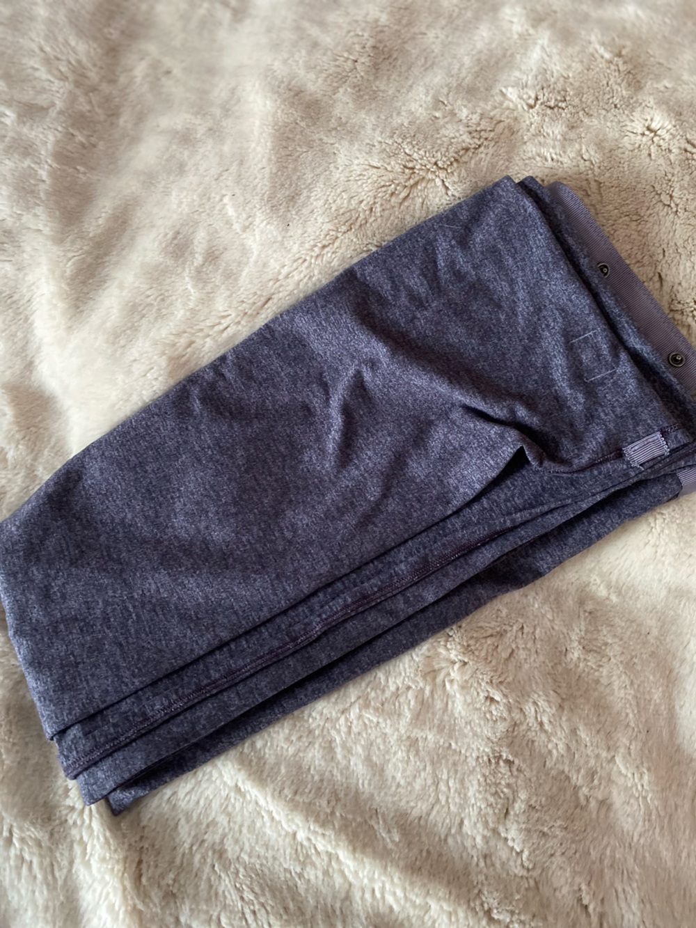 Lululemon Athletica women’s Vinyasa heathered snap button wrap/scarf